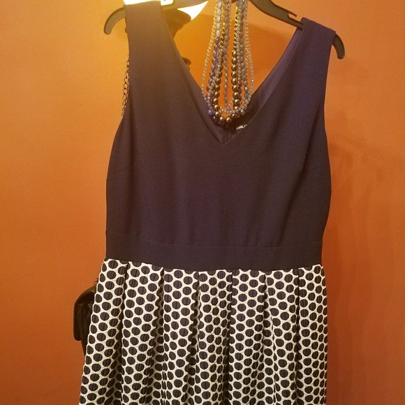 Sold..NWT Karl Lagerfeld dress- Size 16 - Picture 4 of 6